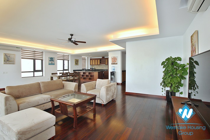 A lake view 3 bedroom apartment in Tu hoa, Tayho, Hanoi
